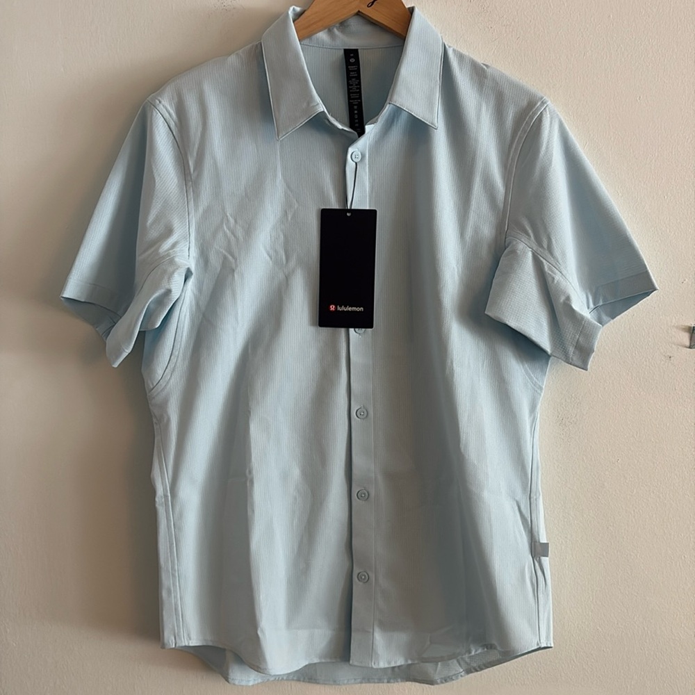 New Lululemon Airing Easy Short Sleeve Button Up Shirt Top Size Medium LM3DK7S